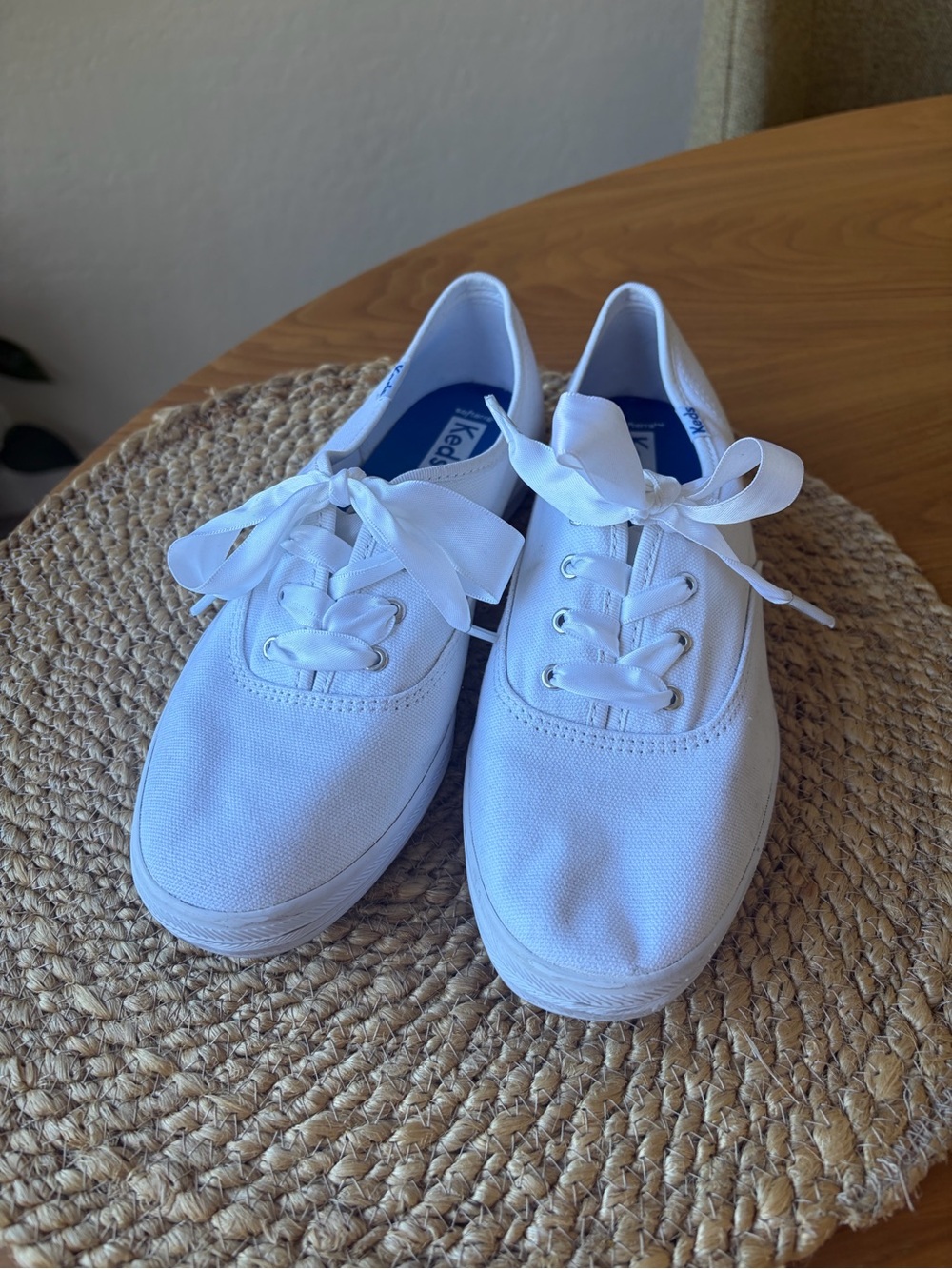 Keds Women's White Canvas Sneakers with Satin Laces size 7.5W